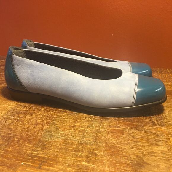 SAS Shoes Coco Slip on Loafer Ballet Flat Cap Toe Blue Two Tone Womens 8.5 M - Picture 3 of 10
